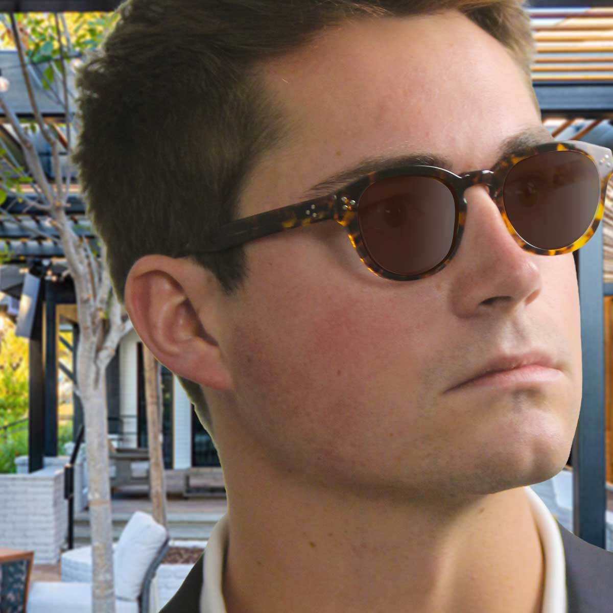 Close-up: temple core and hardware